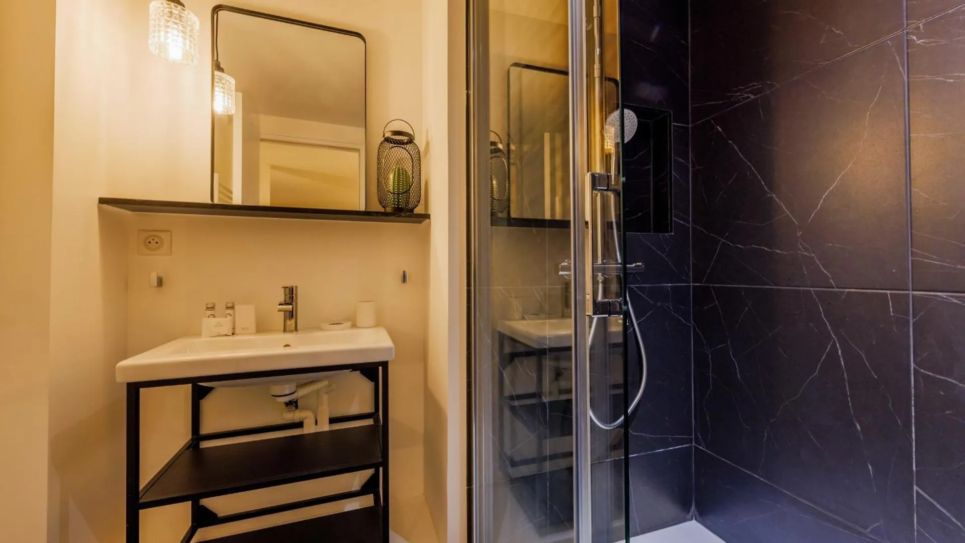 Exceptionnel Duplex A Proximite De Montmartre! Apartment Paris