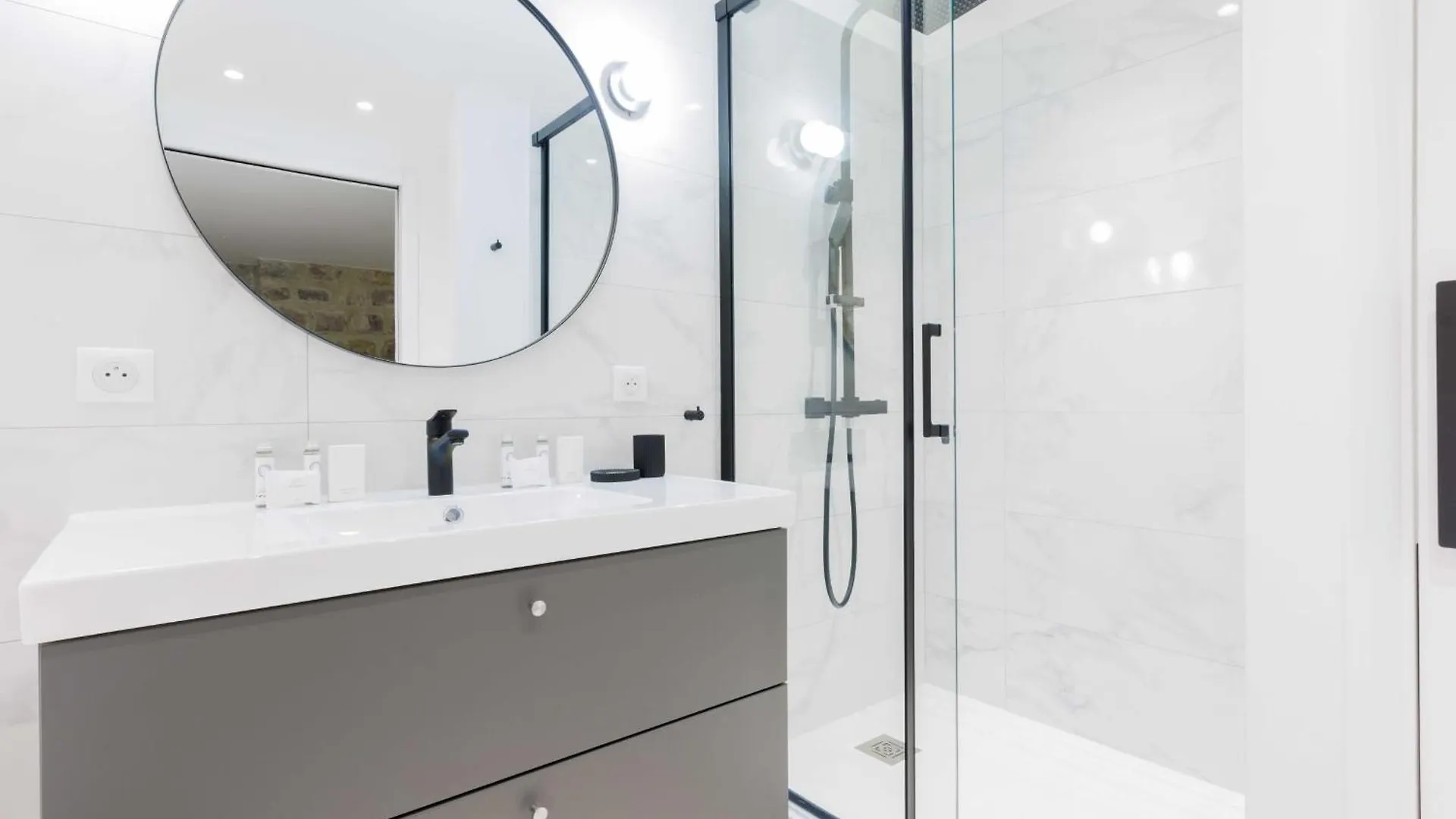 Exceptionnel Duplex A Proximite De Montmartre! Apartment Paris 0*,  France